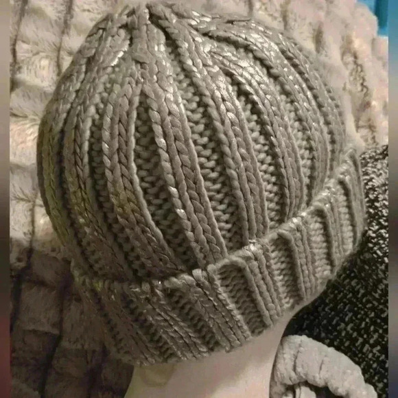 H&M Divided NWOT OSFM Silver metallic beanie - Picture 6 of 7